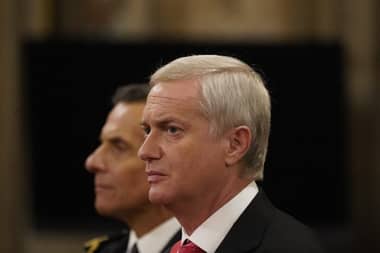 Kast define indultos a uniformados y abre puerta a otro candidato presidencial