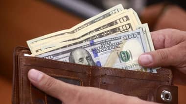 Dólar se dispara en Chile ante tensión en Medio Oriente