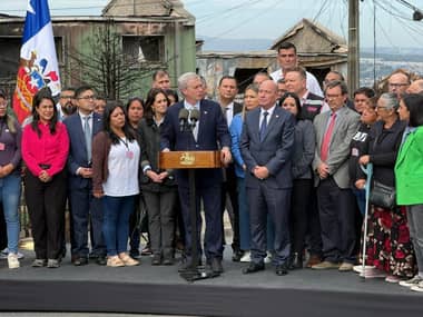 Kast presenta proyecto Reconstrucción Nacional y critica manejo fiscal del gobierno anterior