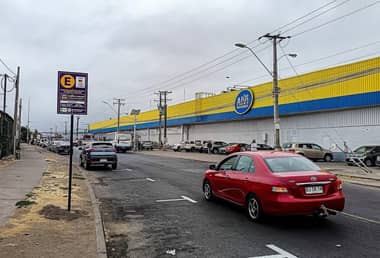 Curicó expande sistema de parquímetros a nuevas calles y feria libre