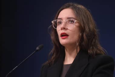 Sociedad familiar de Camila Vallejo facturó más de mil millones de pesos durante el gobierno de Boric