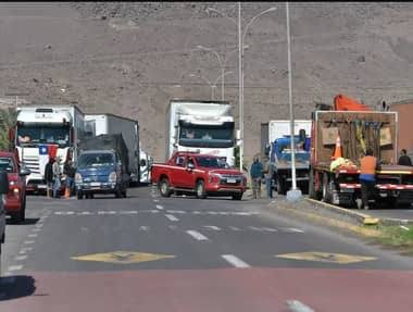 Camioneros de Tarapacá convocan paralización por alza de combustibles