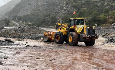 Rescatan a nueve personas que quedaron aisladas en la cordillera de Romeral tras crecida de esteros