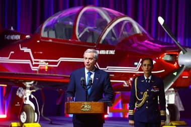 Presidente Kast presenta el avión T40-Newen fabricado en Chile