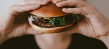 Niño de ocho años muere por bacteria tras comer hamburguesa en Curanilahue