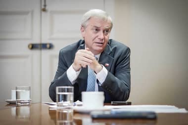 Gobierno presenta paquete de ayudas por alza de combustibles