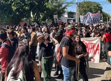 Por recortes y alzas: Estudiantes realizan masiva marcha en Talca
