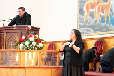 Iglesia Pentecostal de Curicó implementa lengua de señas en sus cultos para promover la inclusión