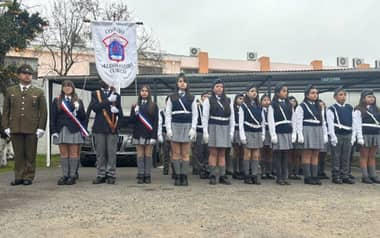 Cien estudiantes de Curicó prestan juramento como brigadistas escolares junto a Carabineros