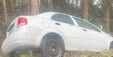 Volcamiento en ruta a Los Niches: ocupantes amenazan con arma de fuego a testigos y escapan del lugar