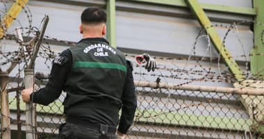 Joven apuñalado dentro de la cárcel de Curicó permanece en riesgo vital: defensor acusa silencio de Gendarmería