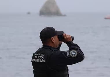 Despliegan operativo de búsqueda de pescador desaparecido en Constitución