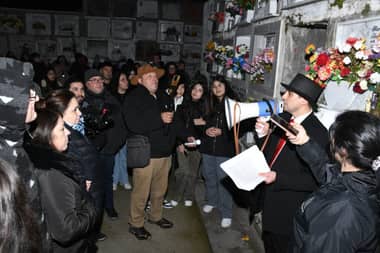 Más de 1.500 personas realizaron recorrido nocturno por el Cementerio Parroquial de Molina