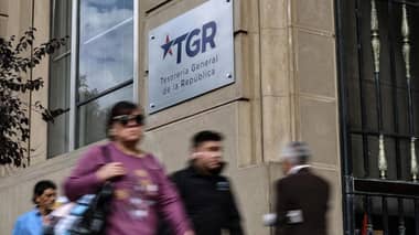 Ley de Cumplimiento Tributario: la norma promulgada por Boric que hoy permite a Tesorería embargar cuentas de deudores del CAE