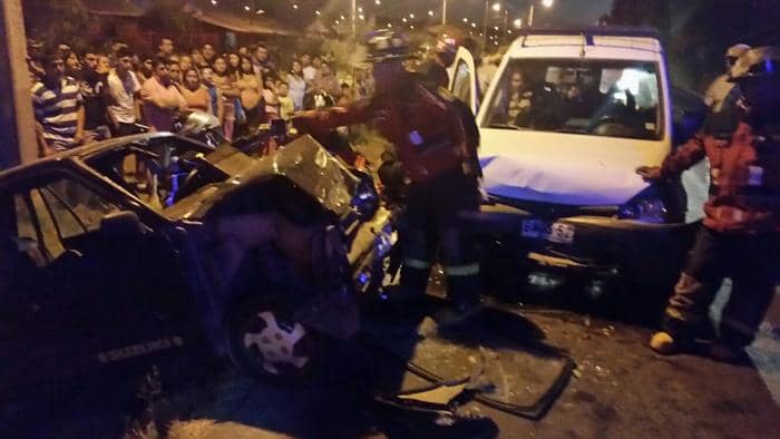 [FOTOS] Colisión frontal en el camino a El Llano de Rauco