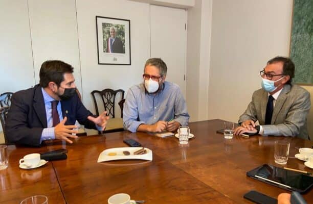 Ministerio de Educación garantizó subvenciones para colegios municipales que se mantengan abiertos