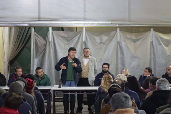 Afectados por inundaciones en Rauco se reunieron con ministro de Agricultura para analizar recuperación