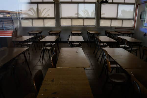 Estos son los colegios y escuelas que suspenderán las clases por el sistema frontal