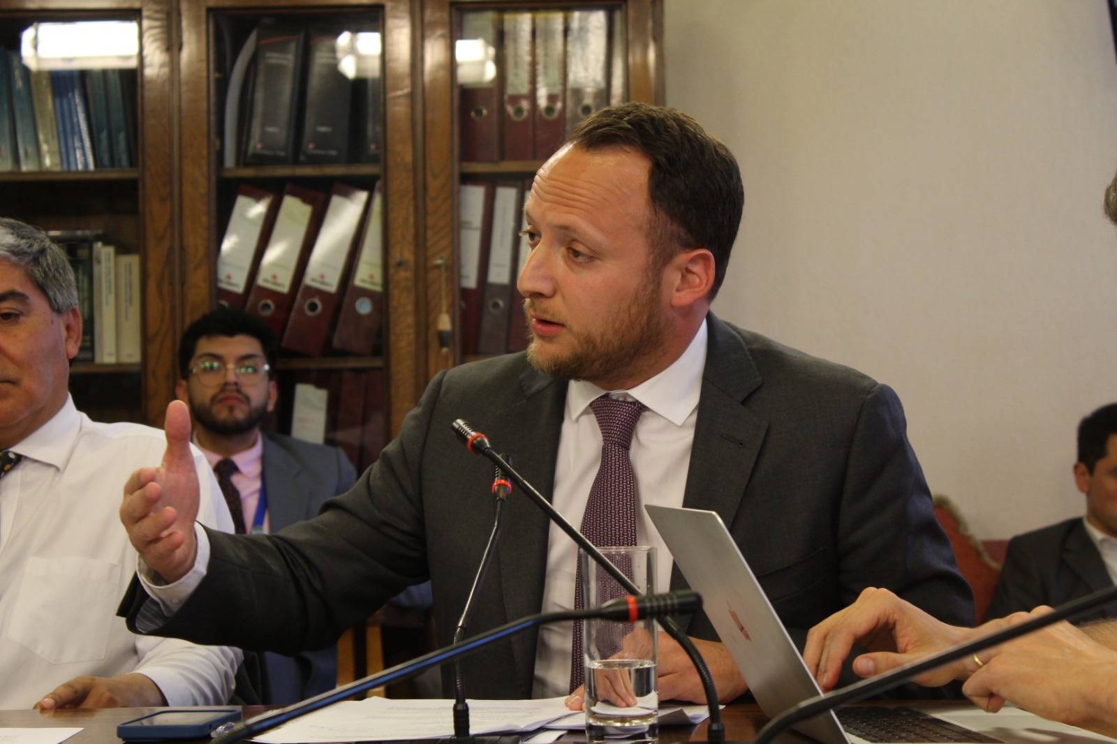 Diputado Guzmán valora inicio de tramitación de Ley para hacer público registro de prófugos de la justicia