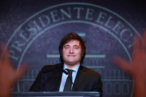 Bolsa argentina se dispara y acciones en Wall Street siguen al alza tras triunfo de Javier Milei