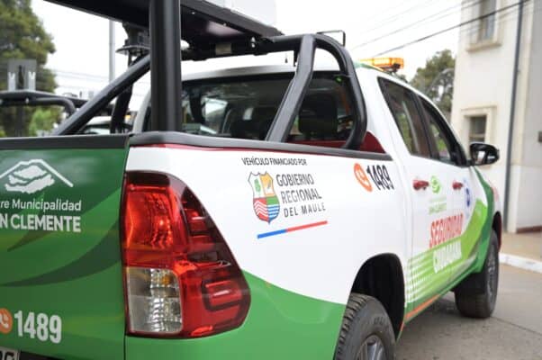 Gobierno Regional del Maule entregó camionetas y máquina perforadora de pozos a municipio de San Clemente