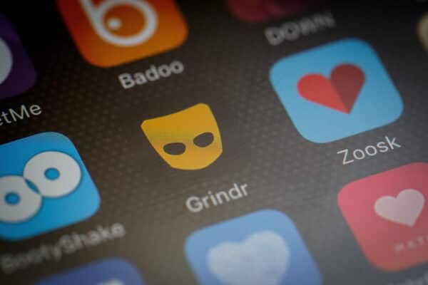 Prisión preventiva para sujeto acusado de explotar sexualmente a adolescentes en Talca: Contactaba víctimas por Grindr