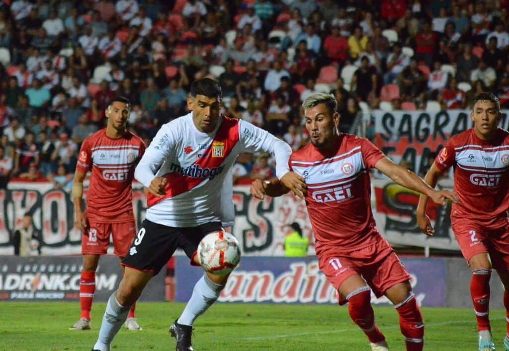 David Escalante sin filtro: delantero abordó la actualidad albirroja en VLN Deportes