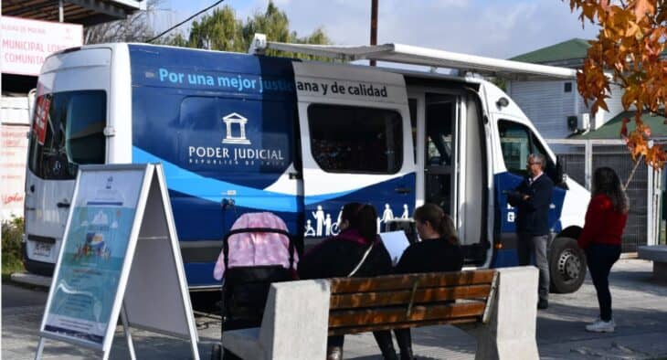 Bus de la justicia comenzó atención de usuarios en varias comunas de la provincia de Curicó
