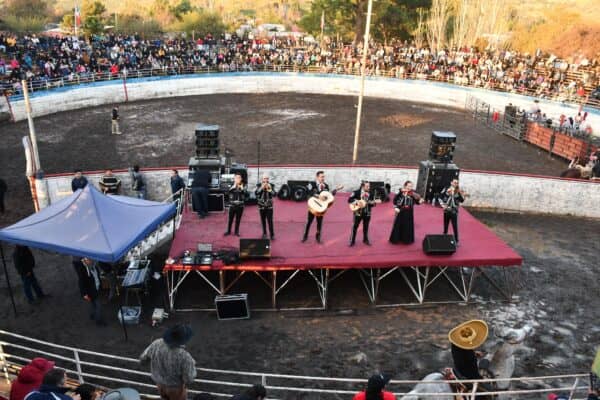 Municipio de Sagrada Familia celebró el Día del Padre con jaripeo en medialuna de Villa Prat