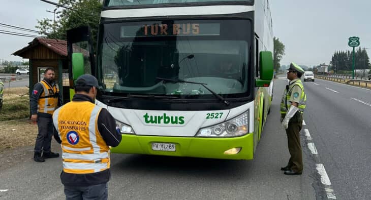 Carabineros de Curicó realizan fiscalización a buses interprovinciales