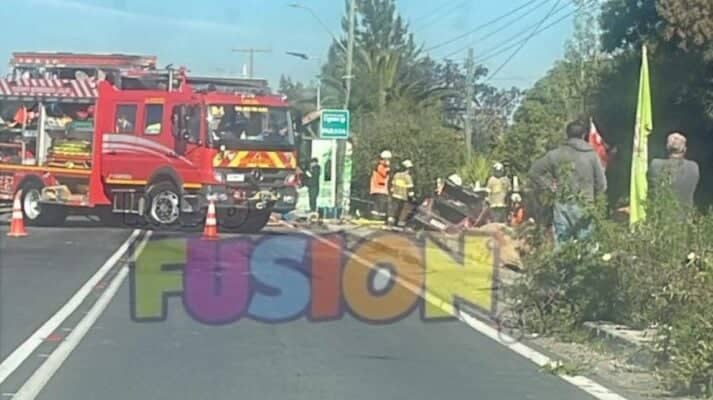 Fatal colisión en Lolol: joven conductor de automóvil muere tras impacto con camión