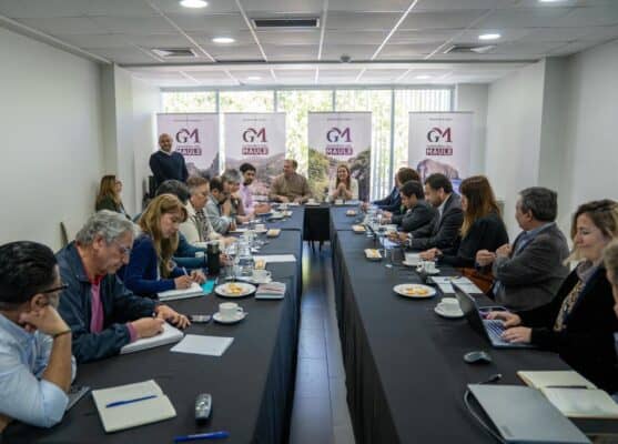 Gobernador regional del Maule lidera mesa de trabajo para recuperar paradas intermedias del Ramal Talca-Constitución