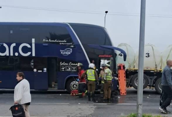 Chofer de bus Andimar resultó lesionado tras colisión múltiple en la Ruta 5 frente a Teno