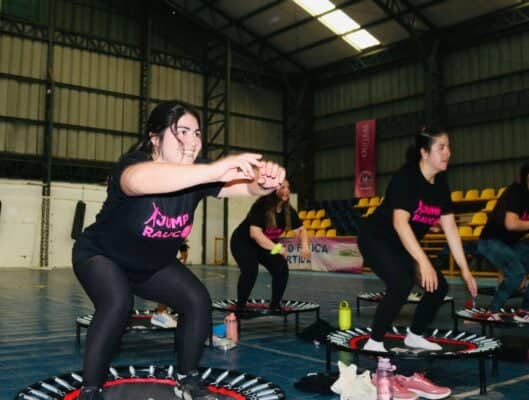Con éxito cierran los talleres de zumba y jump en el gimnasio municipal de Rauco