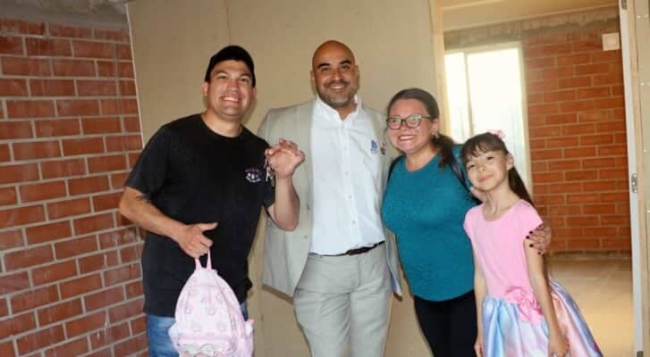 Familias de los sectores San Bonifacio y Altos de Lontué reciben sus casas propias en Molina