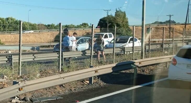 Masiva colisión múltiple en la Ruta 5 Sur paraliza el tránsito frente a Curicó