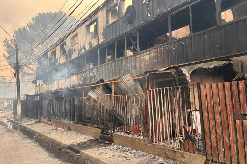 Cubrió el cuerpo de su vecino fallecido durante el incendio forestal en Penco