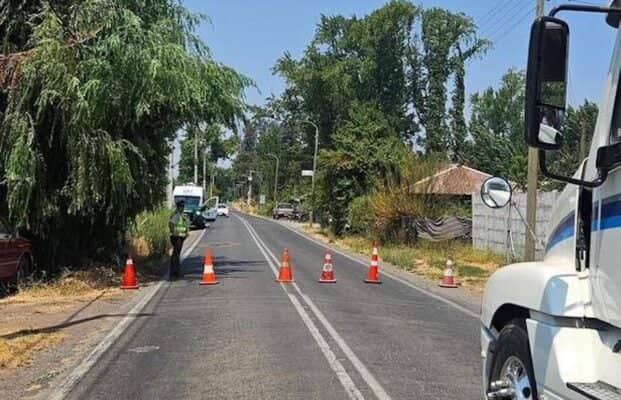 Motorista en riesgo vital tras violenta colisión con camioneta en Molina