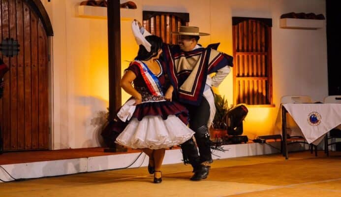 Lo mejor del folclore nacional se reúne en Curepto: Comuna recibe torneo de cueca gratuito