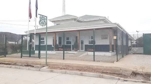 Investigan muerte de un detenido al interior del Retén de Carabineros de Santa Olga: Tenía orden vigente por VIF