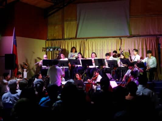 Música clásica llegó a Sarmiento con concierto gratuito de la Orquesta Clásica de Curicó