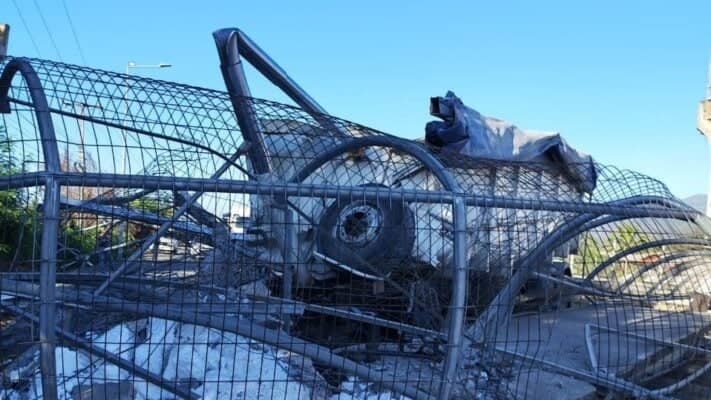 Camión destruye pasarela peatonal en la Ruta 5 Sur a la altura de San Fernando
