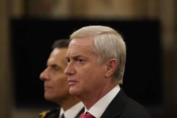 Kast define indultos a uniformados y abre puerta a otro candidato presidencial