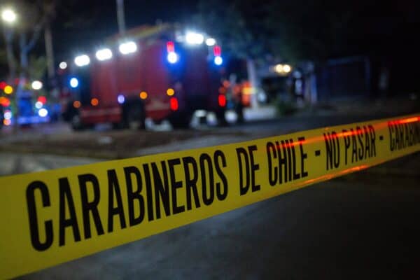 Incendio estructural afectó a tres viviendas y dejó cinco damnificados en el sector Aguas Negras de Curicó