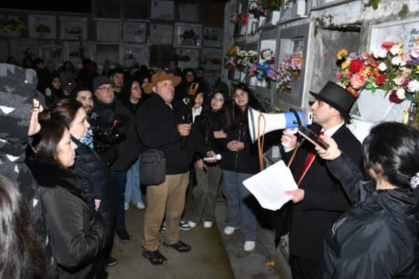 Más de 1.500 personas realizaron recorrido nocturno por el Cementerio Parroquial de Molina