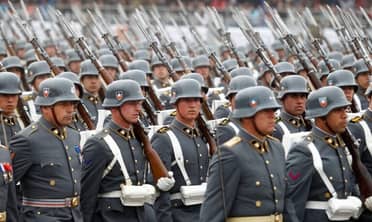 Fuerzas Armadas y Carabineros han gastado más de $389 millones en alcohol en lo que va de 2025
