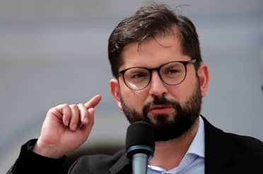 Cadem: aprobación al presidente Gabriel Boric vuelve a caer