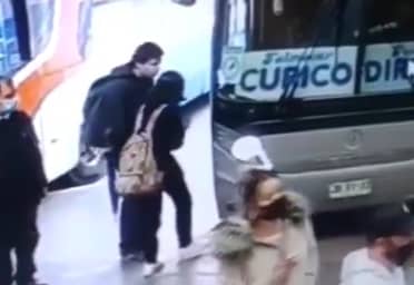 Apareció niña de 14 años que abordó un bus hacia Curicó con un adulto desconocido