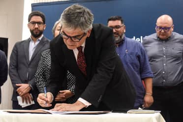Gobierno y la CUT pactan aumentar sueldo mínimo a $500 mil pesos para julio del 2024