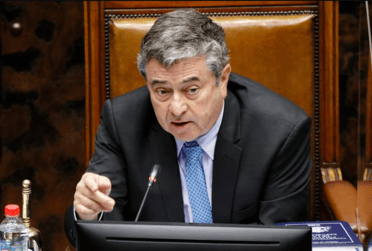 Senador Coloma criticó a parlamentarios oficialistas que recurrieron al TC para impugnar Ley de Permisología